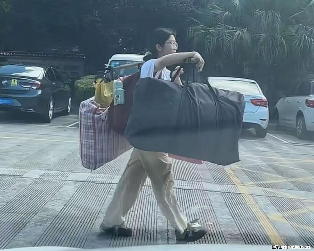 全网追的“扁担女孩”,找了一份暑假工,时薪12元 - 双鸭山生活资讯 - 双鸭山28生活网 sys.28life.com