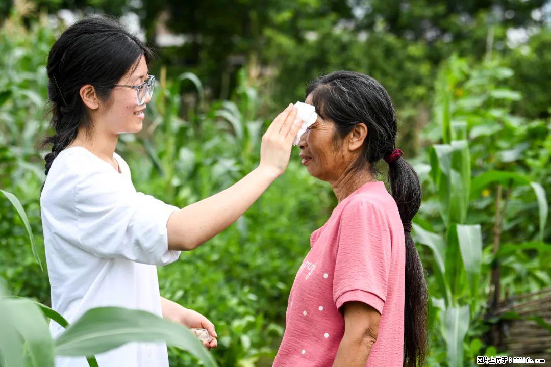 全网追的“扁担女孩”,找了一份暑假工,时薪12元 - 双鸭山生活资讯 - 双鸭山28生活网 sys.28life.com